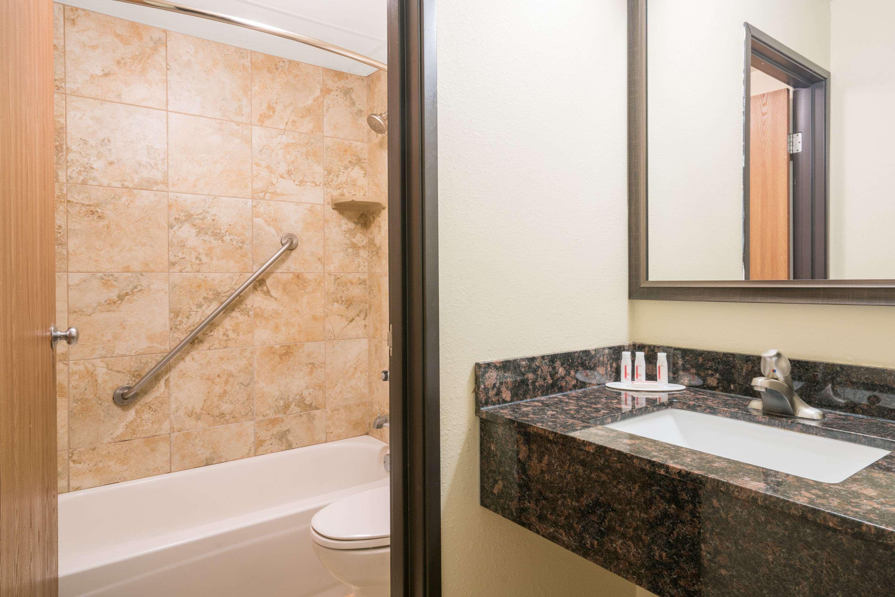 Days Inn & Suites By Wyndham Baxter Brainerd Area Dış mekan fotoğraf
