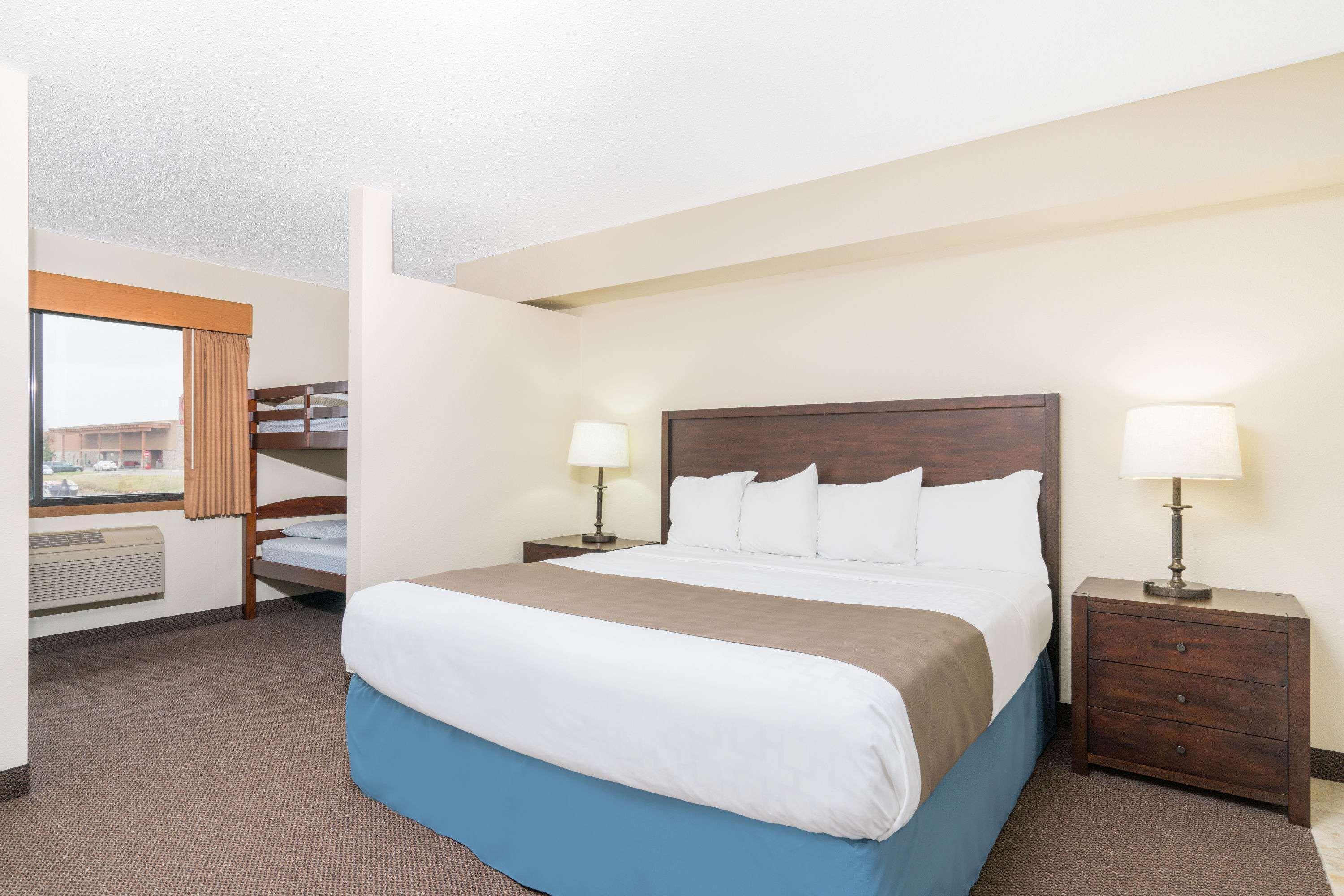 Days Inn & Suites By Wyndham Baxter Brainerd Area Dış mekan fotoğraf