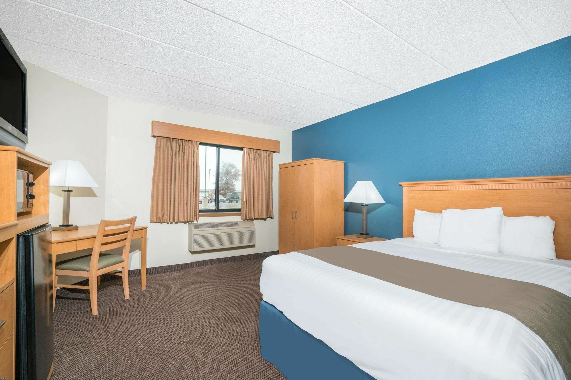 Days Inn & Suites By Wyndham Baxter Brainerd Area Dış mekan fotoğraf